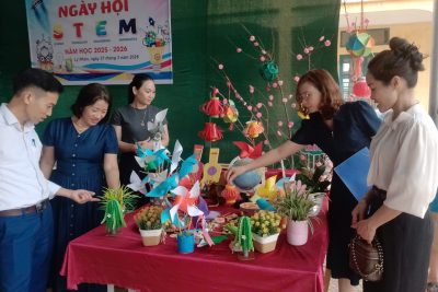 HOẠT ĐỘNG TRẢI NGHIỆM:  NGÀY HỘI STEM